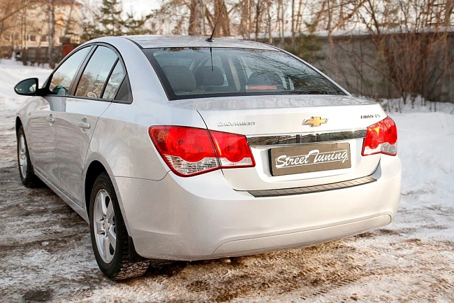 картинка Накладка на задний бампер Chevrolet Cruze I 2009-2011 магазин  StreetTuning 